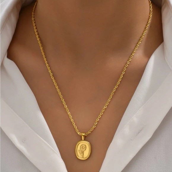 18K Yellow Gold Sunflower Frosted Coin Pendant Twisted Rope Necklace - Picture 13 of 16